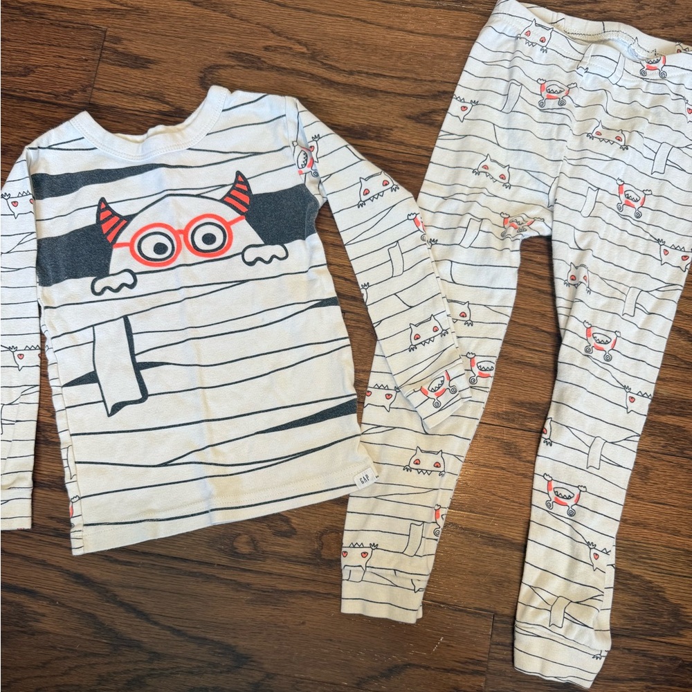 GAP Baby peek a boo Monster pajama - 4T